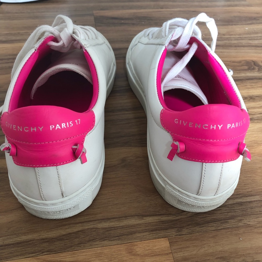 AUTHENTIC GIVENCHY SNEAKER